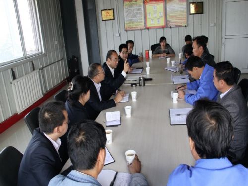 親臨基層，與職工面對(duì)面談心