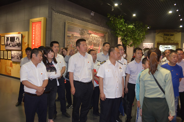裝備公司黨委開展“不忘初心、牢記使命”主題教育黨日活動