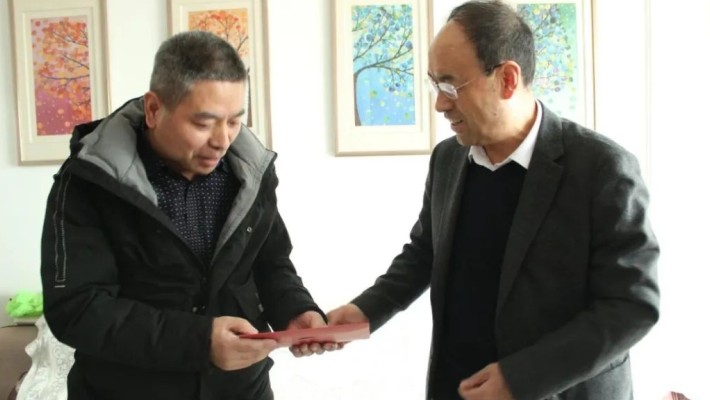 新春慰問送關懷 歲寒情深暖人心——甘肅建投總法律顧問、董事會秘書毛宏勇走訪慰問裝備公司困難黨員